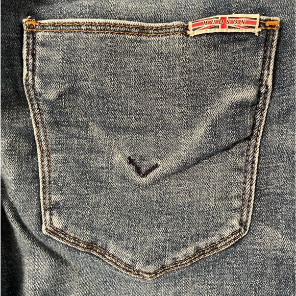 EUC Women’s Hudson Krista Super Skinny Medium Wash Cotton distressed jeans sz 26 - Picture 5 of 13